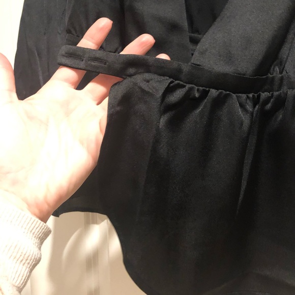 Black blouse! - Picture 4 of 6